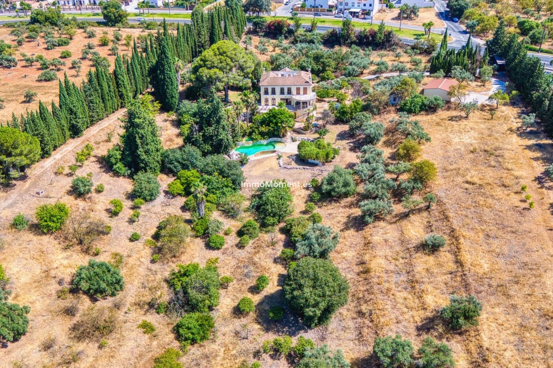 Wiederverkauf - Freistehende Villa -   Inländisch - Alhaurín el Grande Centro