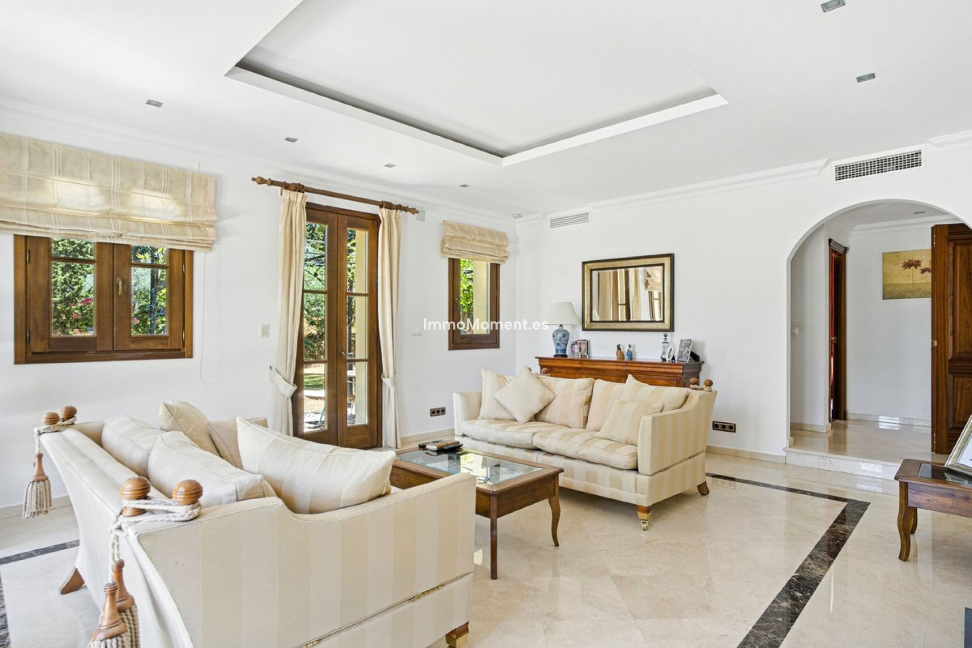 Wiederverkauf - Freistehende Villa -   Inländisch - Alhaurín el Grande Centro