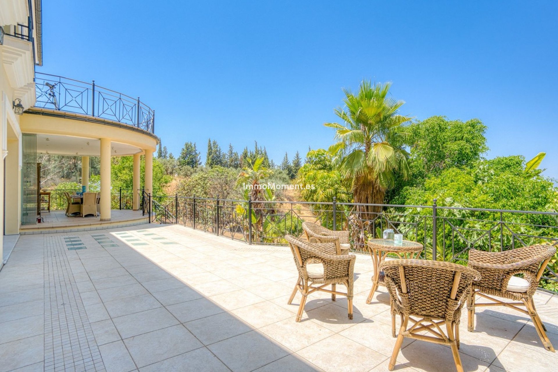 Wiederverkauf - Freistehende Villa -   Inländisch - Alhaurín el Grande Centro