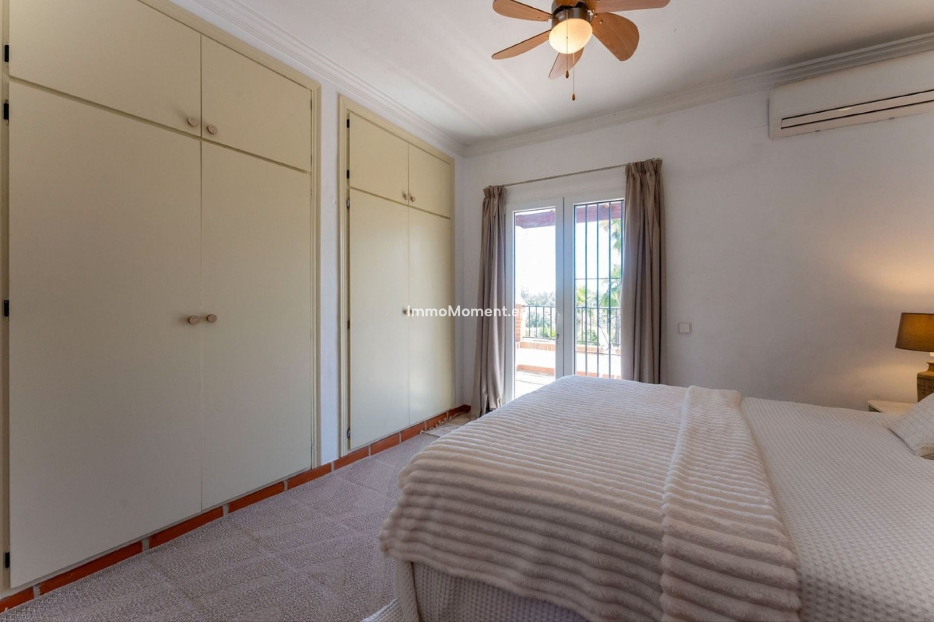 Wiederverkauf - Freistehende Villa -   Inländisch - Alhaurín el Grande Centro