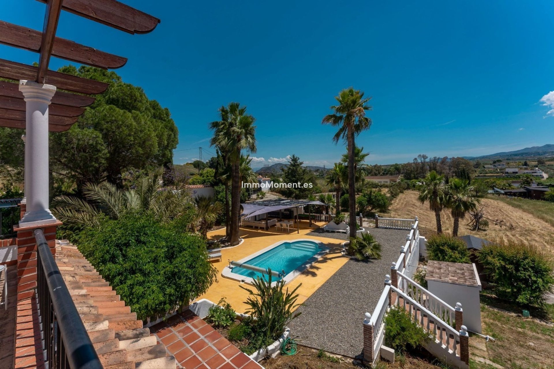 Wiederverkauf - Freistehende Villa -   Inländisch - Alhaurín el Grande Centro