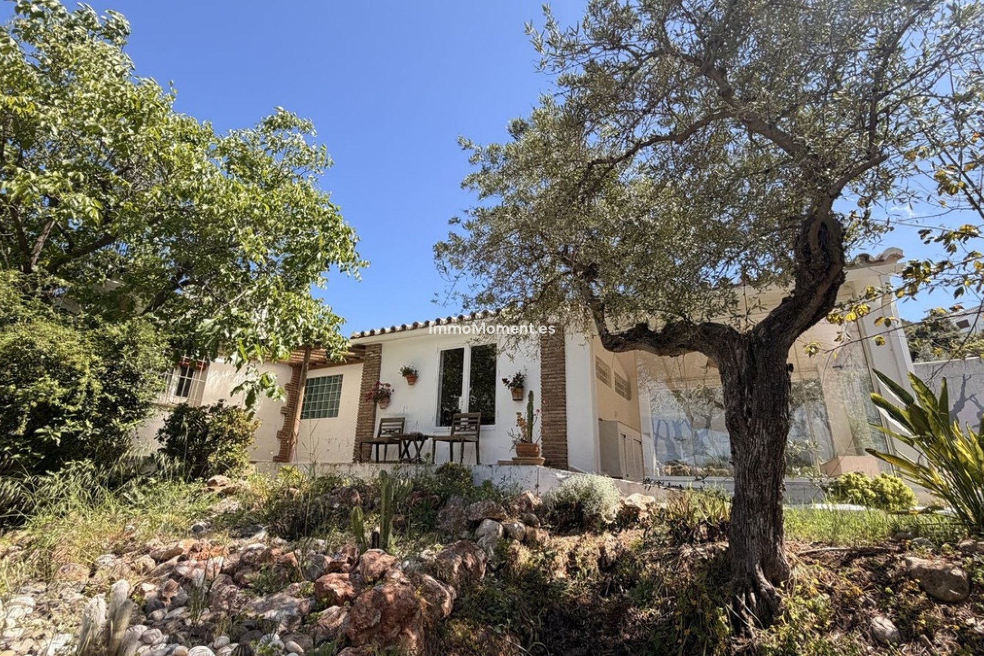 Wiederverkauf - Freistehende Villa -   Inländisch - Alhaurín el Grande Centro