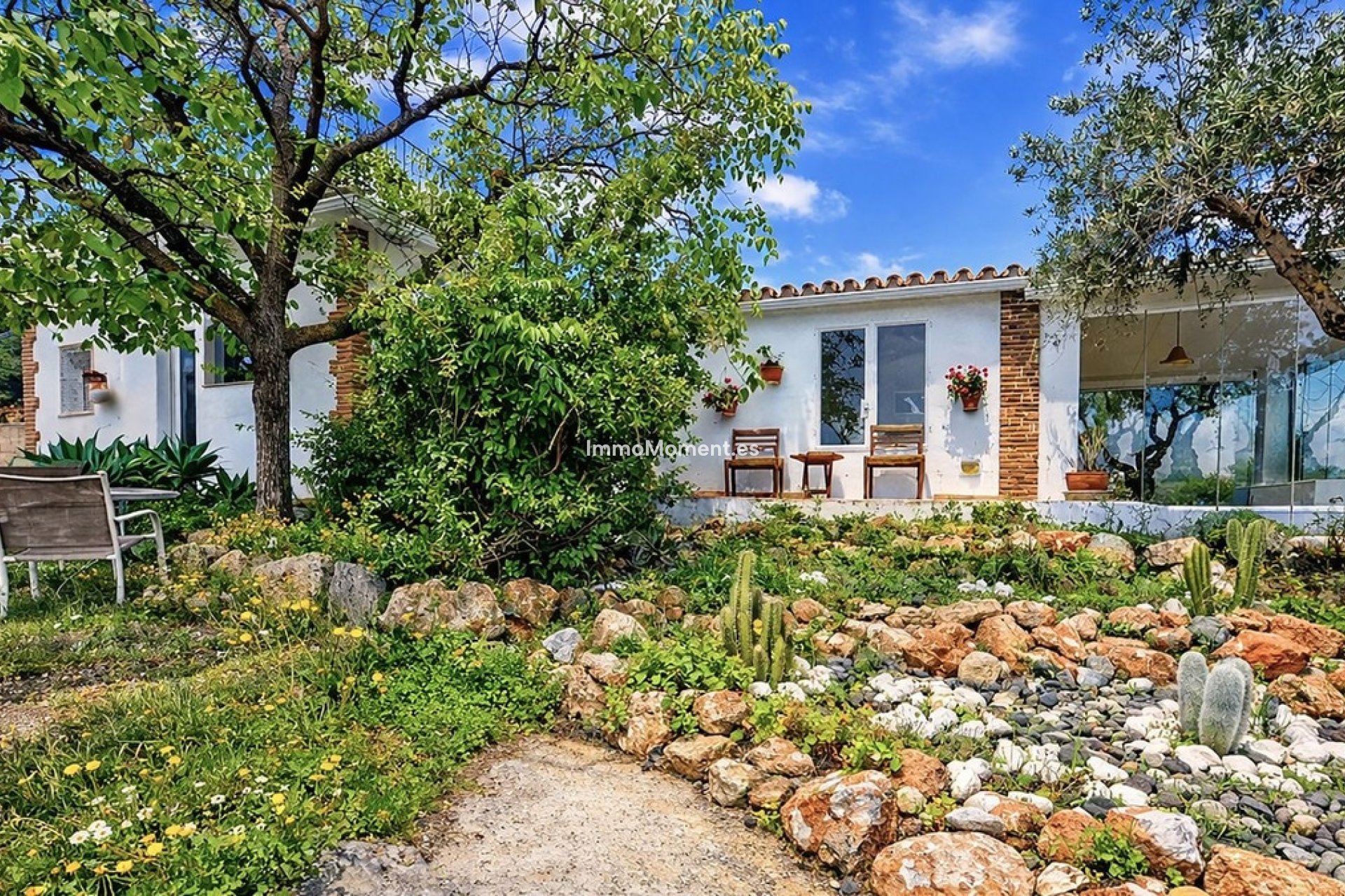 Wiederverkauf - Freistehende Villa -   Inländisch - Alhaurín el Grande Centro