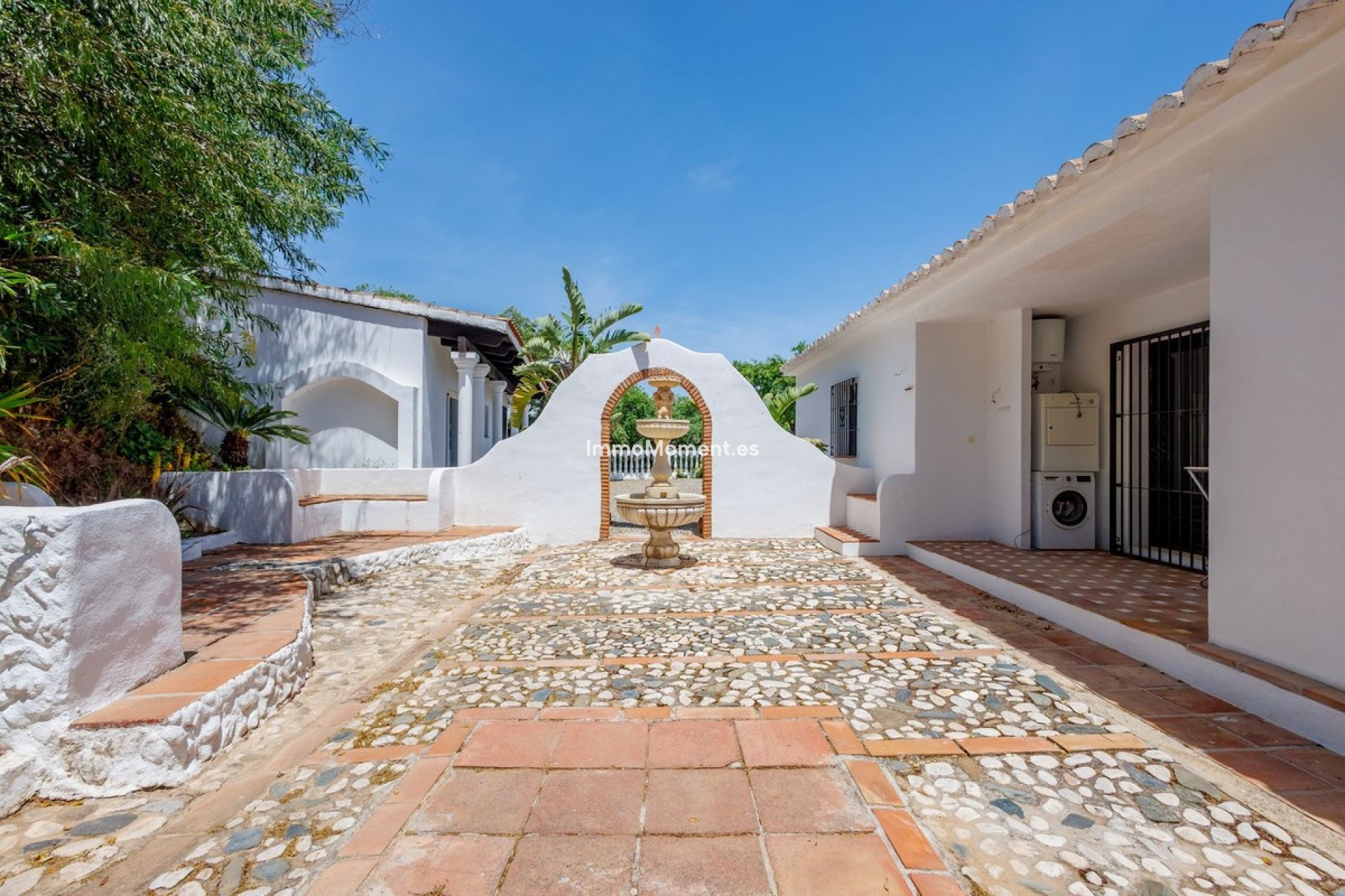 Wiederverkauf - Freistehende Villa -   Inländisch - Alhaurín el Grande Centro