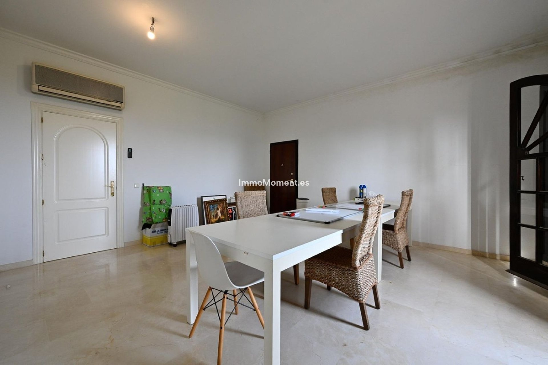 Wiederverkauf - Freistehende Villa -   Inländisch - Alhaurín el Grande Centro