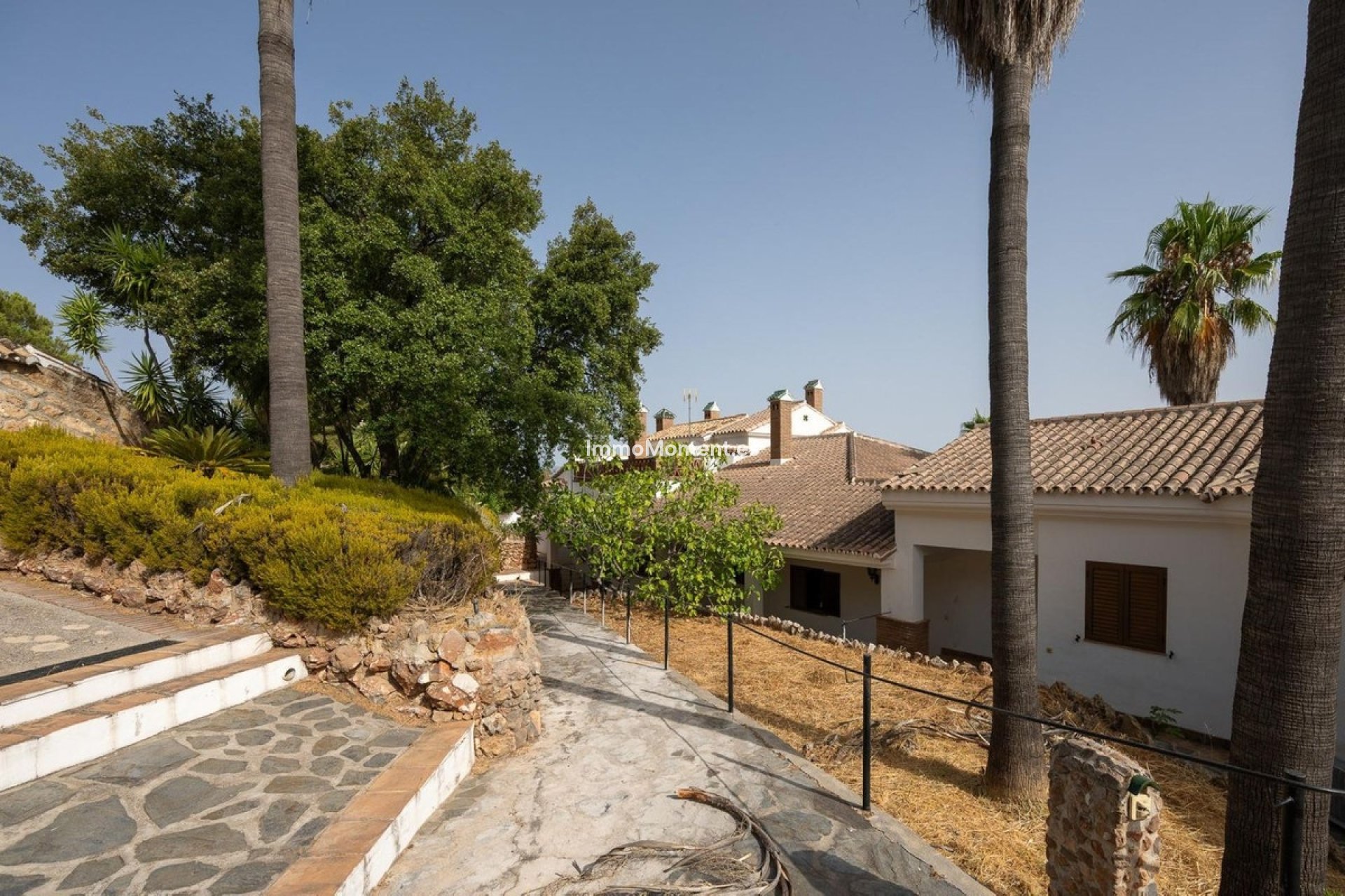 Wiederverkauf - Freistehende Villa -   Inländisch - Alhaurín el Grande Centro