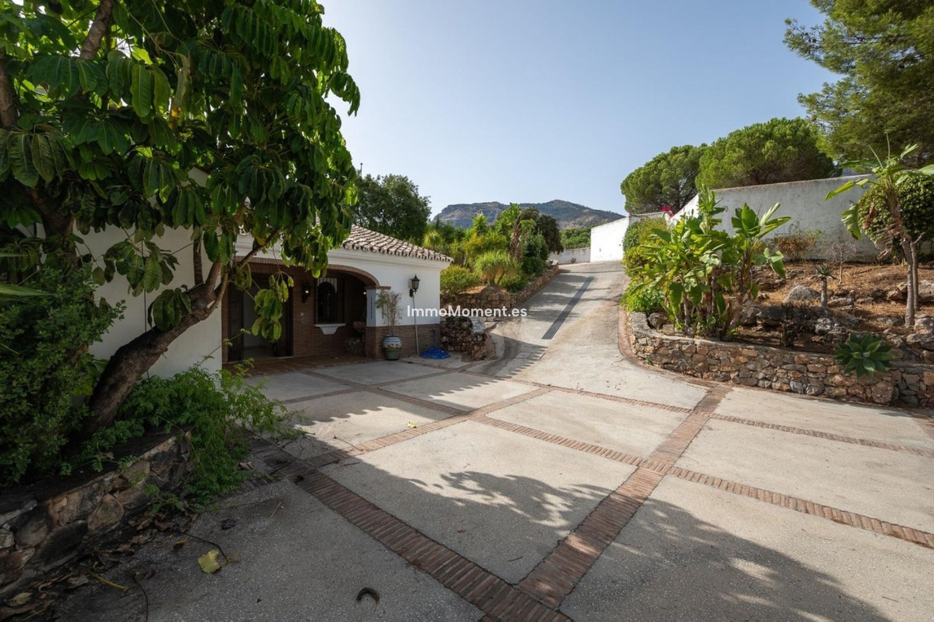 Wiederverkauf - Freistehende Villa -   Inländisch - Alhaurín el Grande Centro