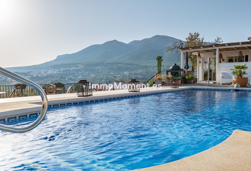 Wiederverkauf - Freistehende Villa -   Inländisch - Alhaurín el Grande Centro