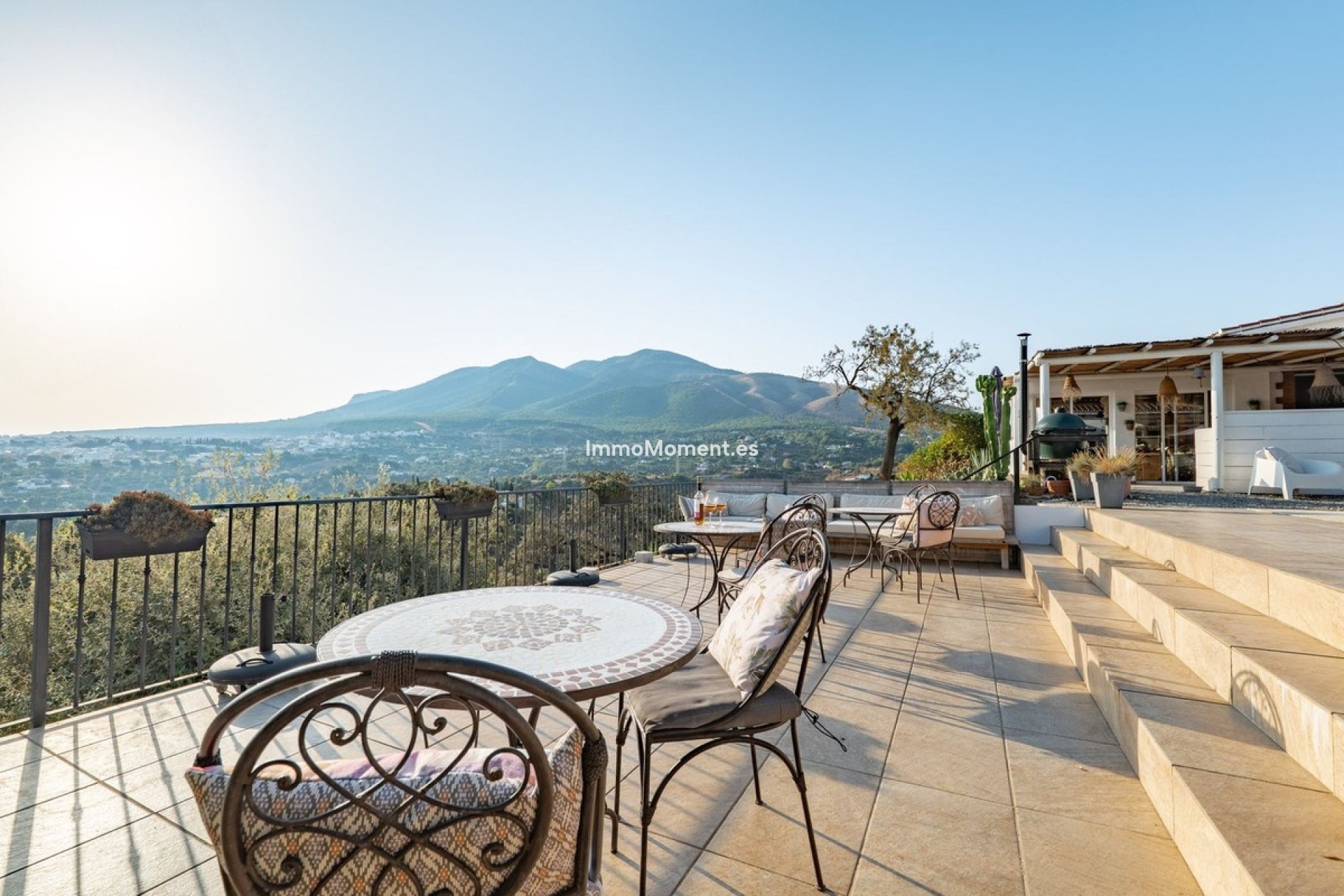 Wiederverkauf - Freistehende Villa -   Inländisch - Alhaurín el Grande Centro