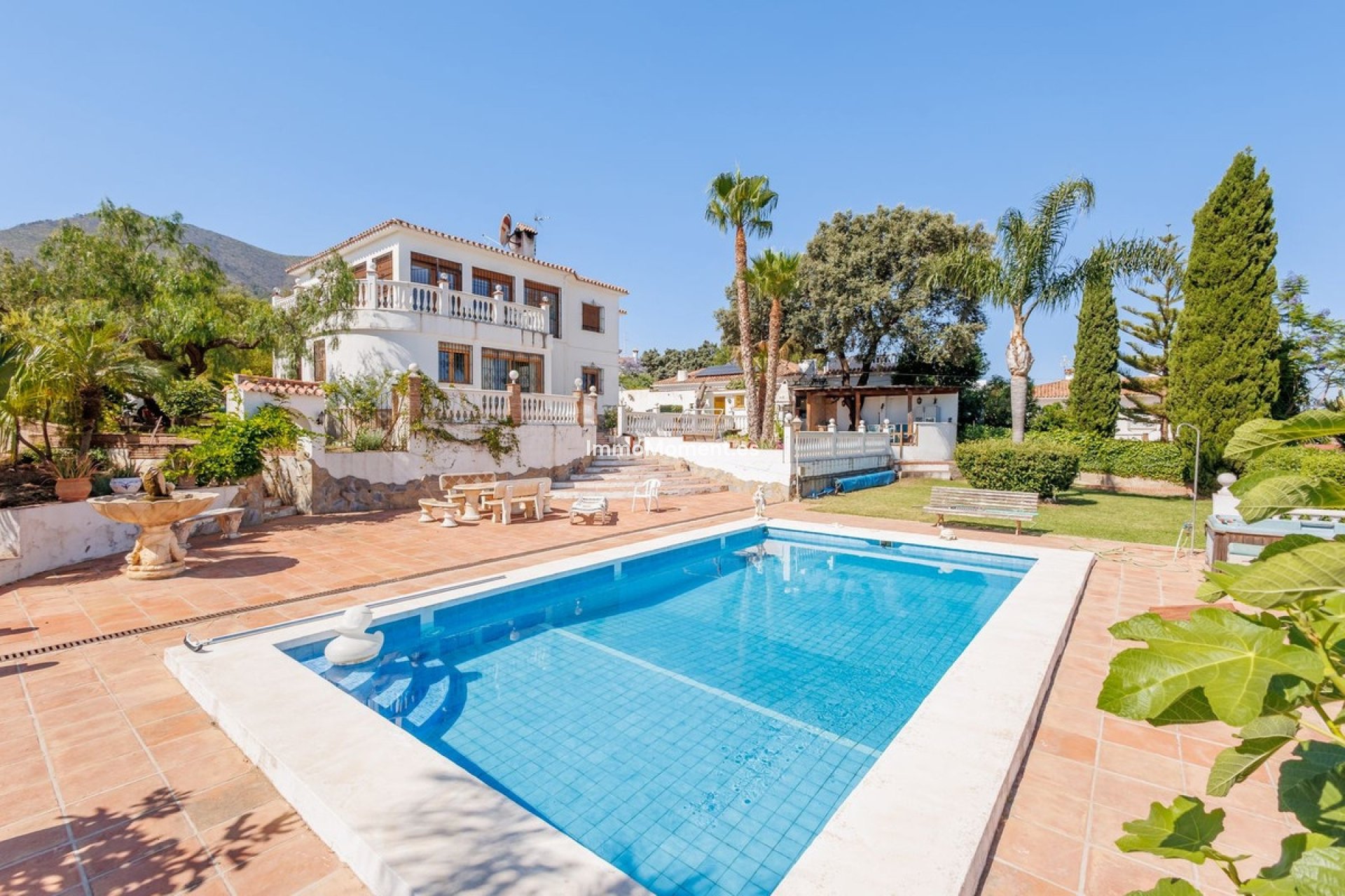 Wiederverkauf - Freistehende Villa -   Inländisch - Alhaurín el Grande Centro