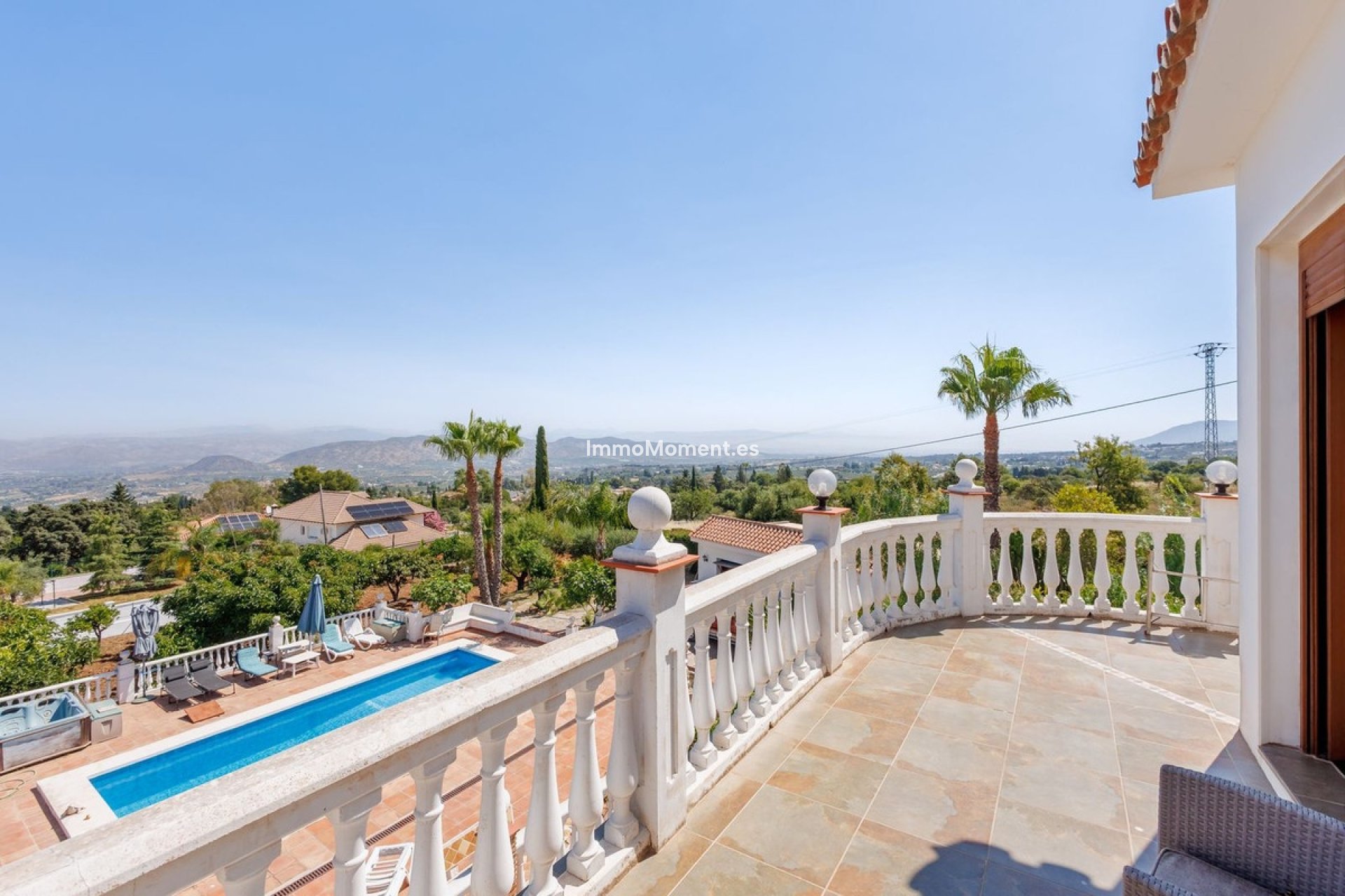 Wiederverkauf - Freistehende Villa -   Inländisch - Alhaurín el Grande Centro