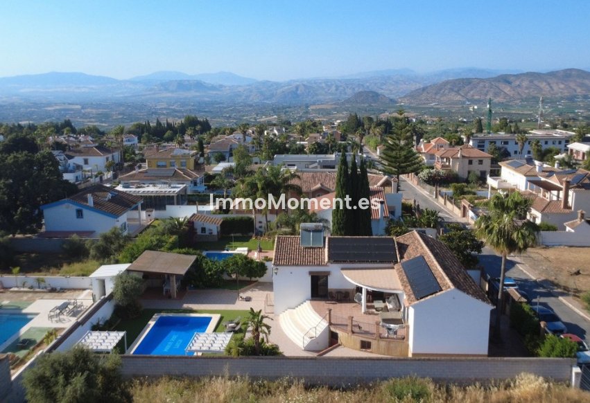Wiederverkauf - Freistehende Villa -   Inländisch - Alhaurín el Grande Centro