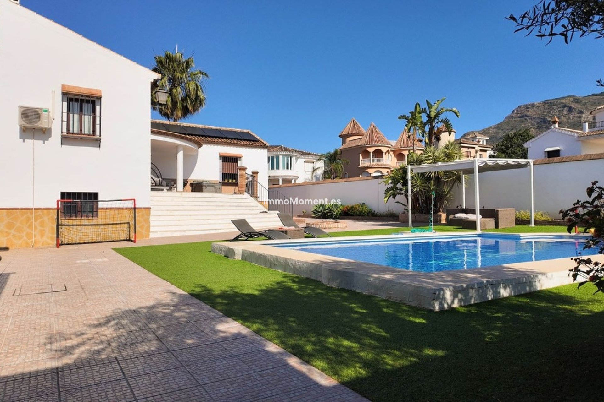 Wiederverkauf - Freistehende Villa -   Inländisch - Alhaurín el Grande Centro