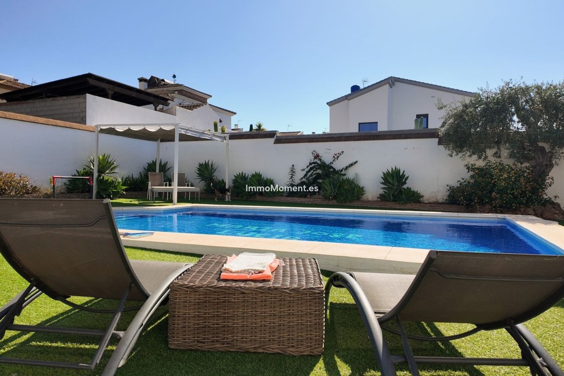 Wiederverkauf - Freistehende Villa -   Inländisch - Alhaurín el Grande Centro
