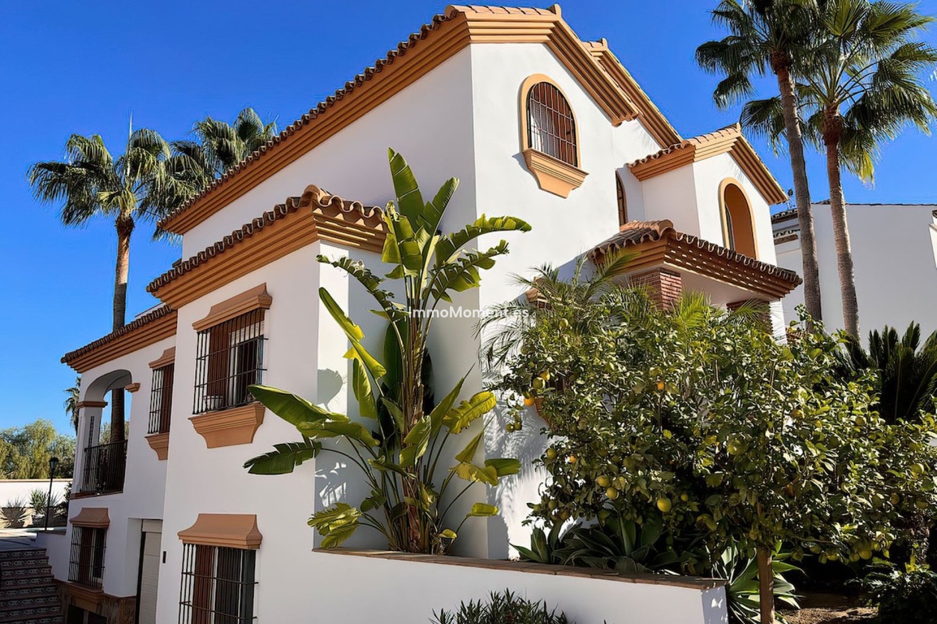 Wiederverkauf - Freistehende Villa -   Inländisch - Alhaurín el Grande Centro