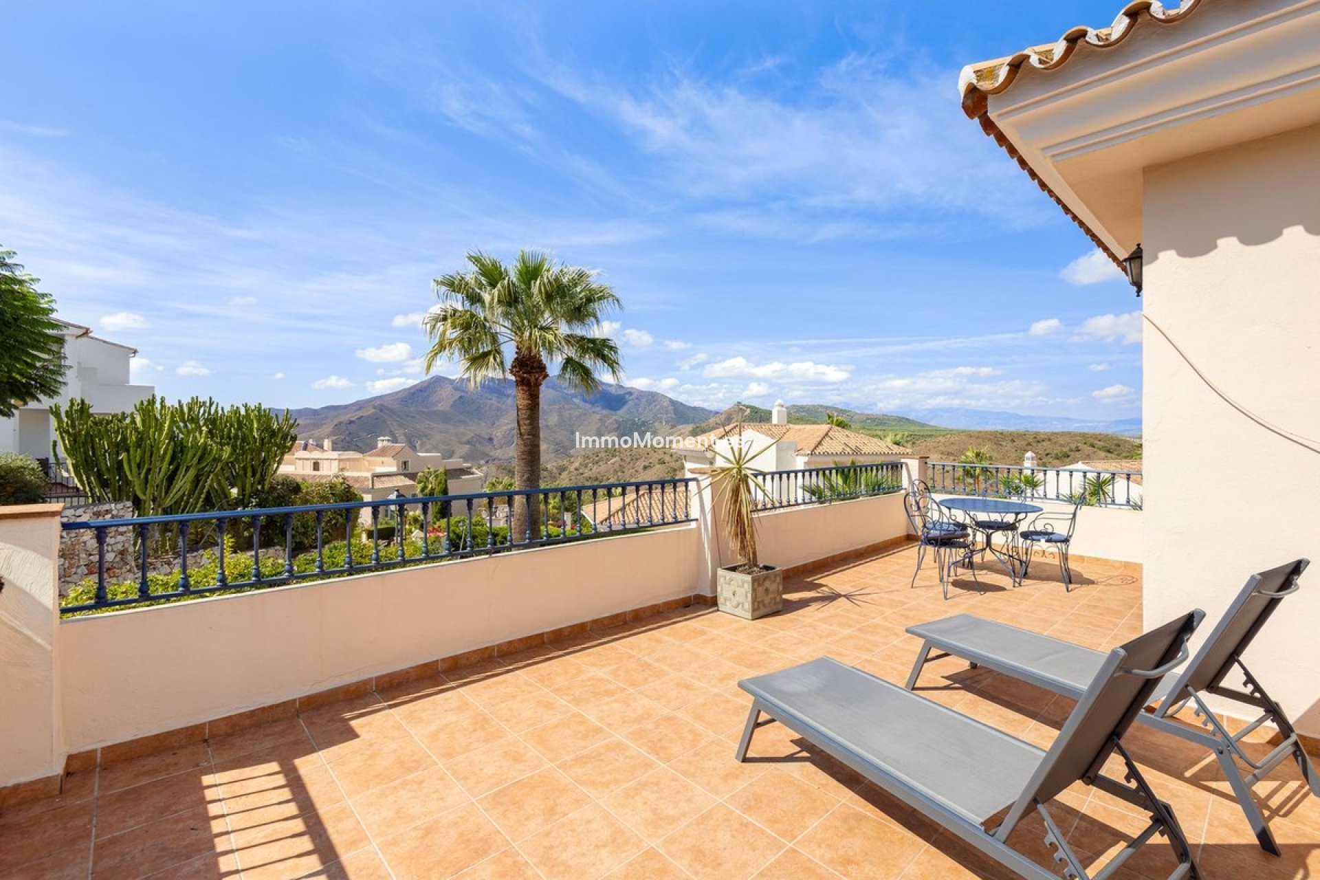 Wiederverkauf - Freistehende Villa -   Inländisch - Alhaurín Golf
