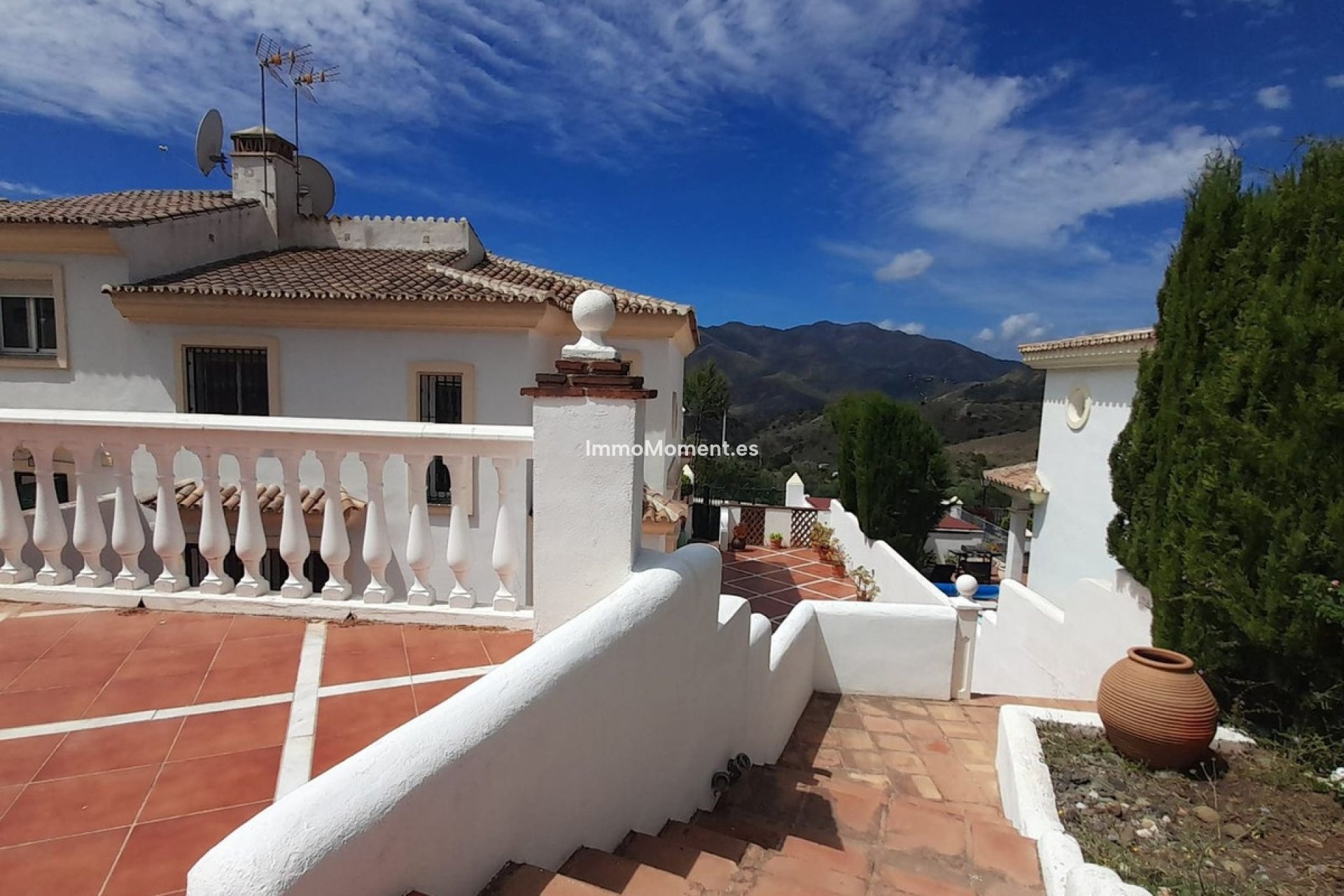 Wiederverkauf - Freistehende Villa -   Inländisch - Alhaurín Golf