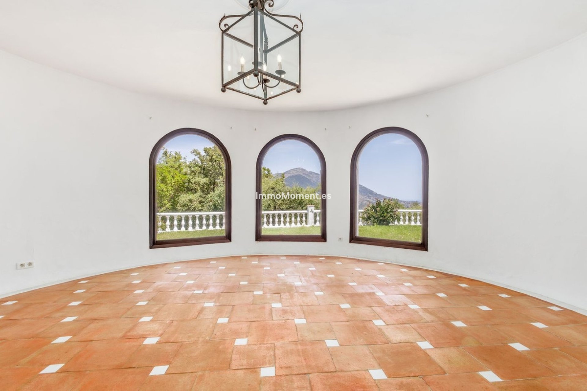 Wiederverkauf - Freistehende Villa -   Inländisch - Coín