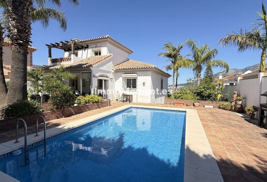 Wiederverkauf - Freistehende Villa -   Inländisch - Coín