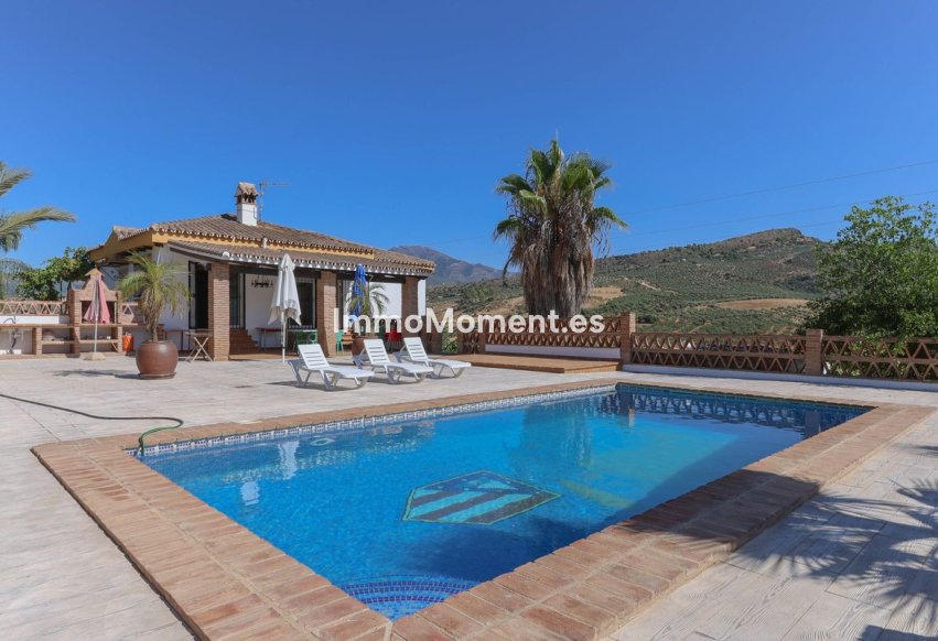 Wiederverkauf - Freistehende Villa -   Inländisch - Guaro