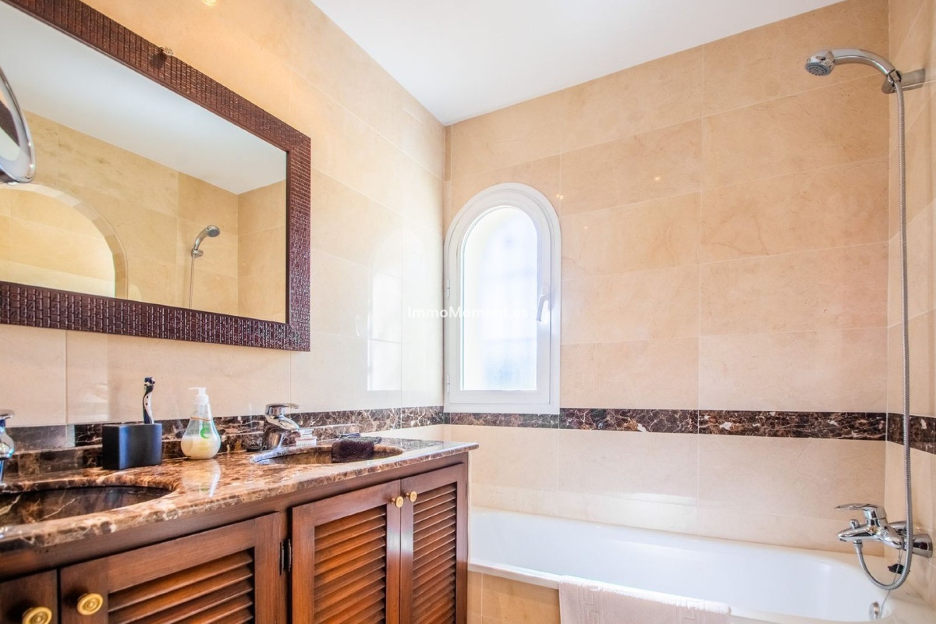 Wiederverkauf - Freistehende Villa - Marbella - La Mairena