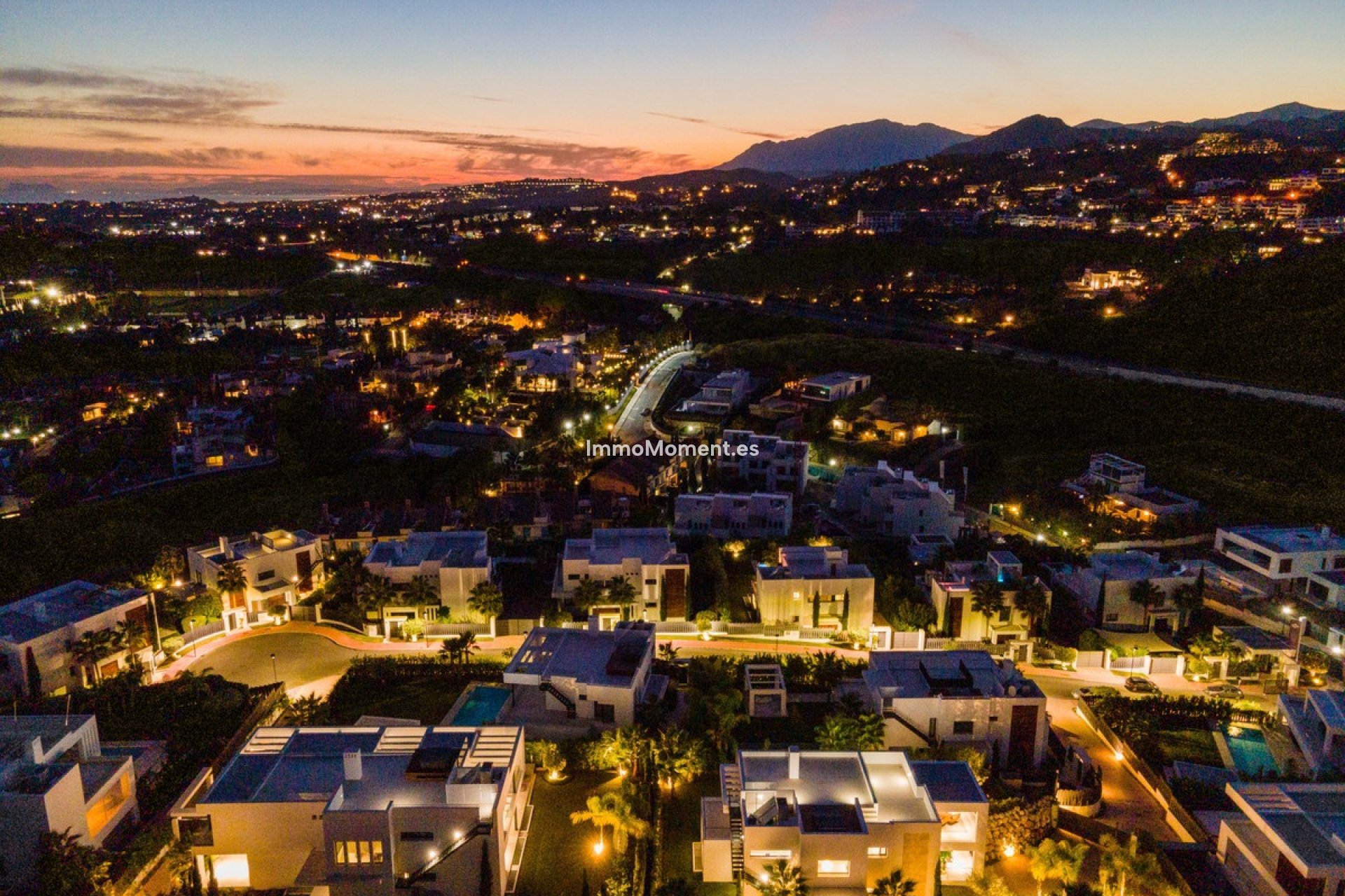 Wiederverkauf - Freistehende Villa - Marbella - Nueva Andalucía