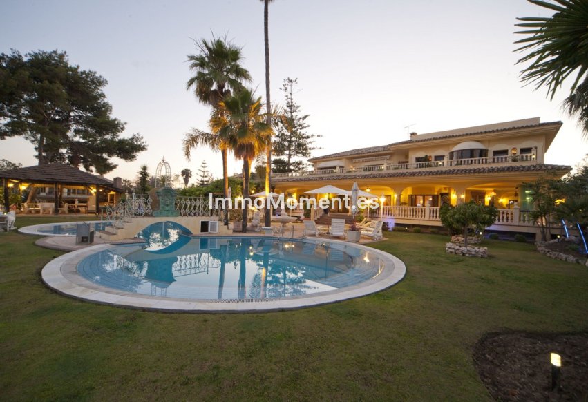 Wiederverkauf - Freistehende Villa - Marbella - Nueva Andalucía