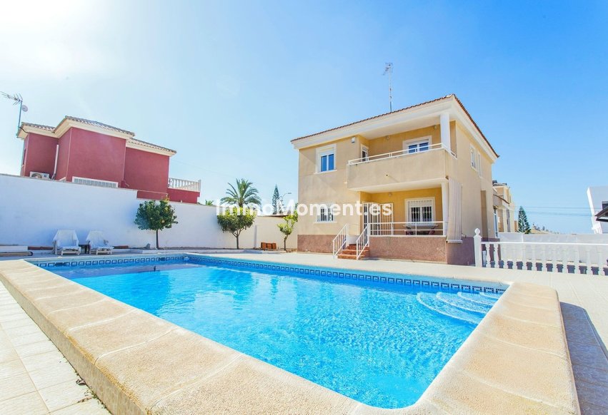 Wiederverkauf - Freistehende Villa - Torrevieja - Aguas Nuevas