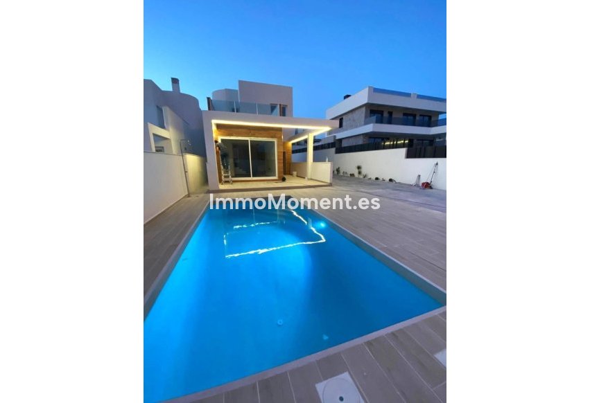 Wiederverkauf - Freistehende Villa - Torrevieja - Aguas Nuevas