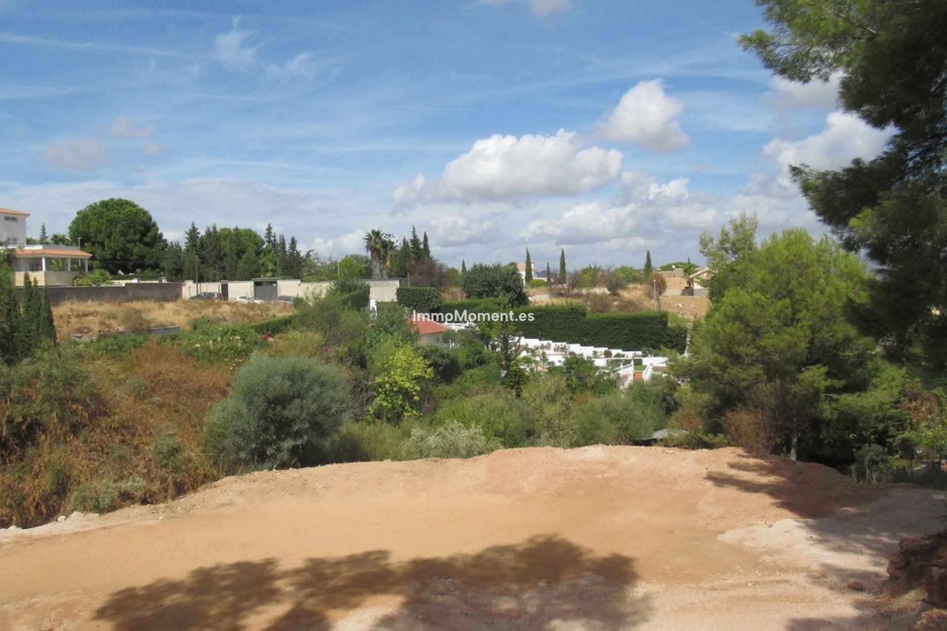 Wiederverkauf - Grundstück -   Inländisch - Alhaurín de la Torre