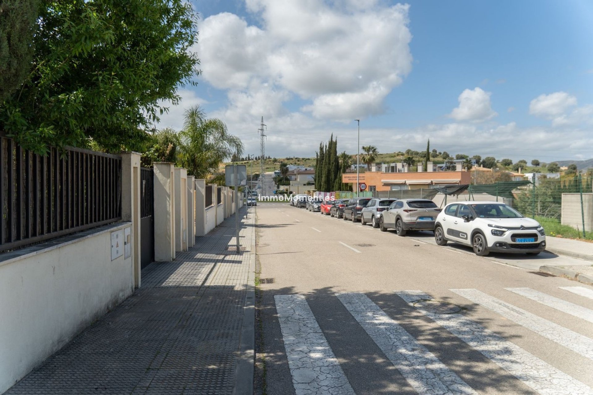 Wiederverkauf - Grundstück -   Inländisch - Alhaurín de la Torre