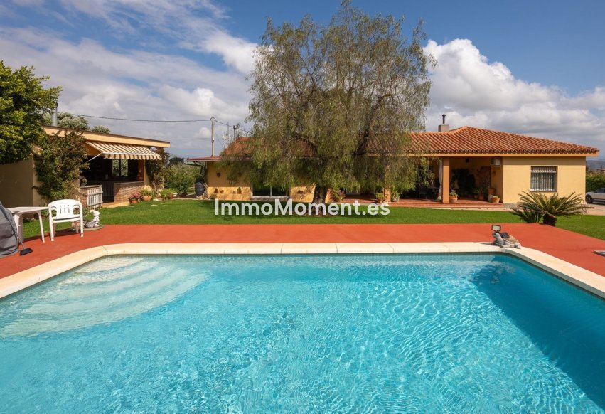 Wiederverkauf - Landhaus -   Inländisch - Alhaurín el Grande Centro