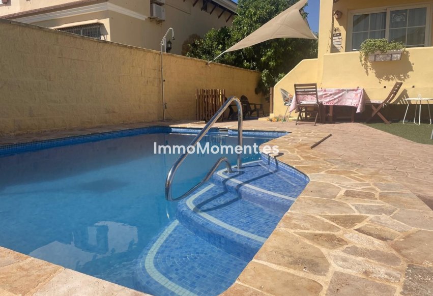 Wiederverkauf - Reihenhaus -   Inländisch - Alhaurín de la Torre