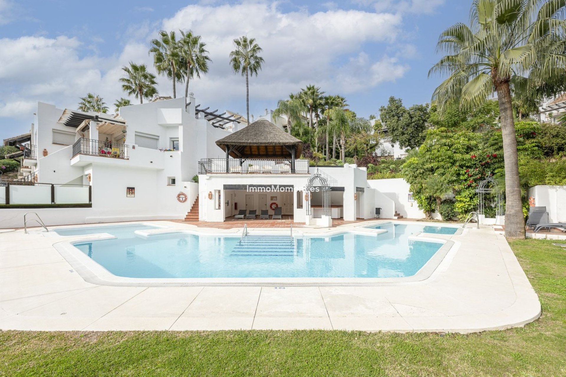 Wiederverkauf - Reihenhaus -   Inländisch - Istán