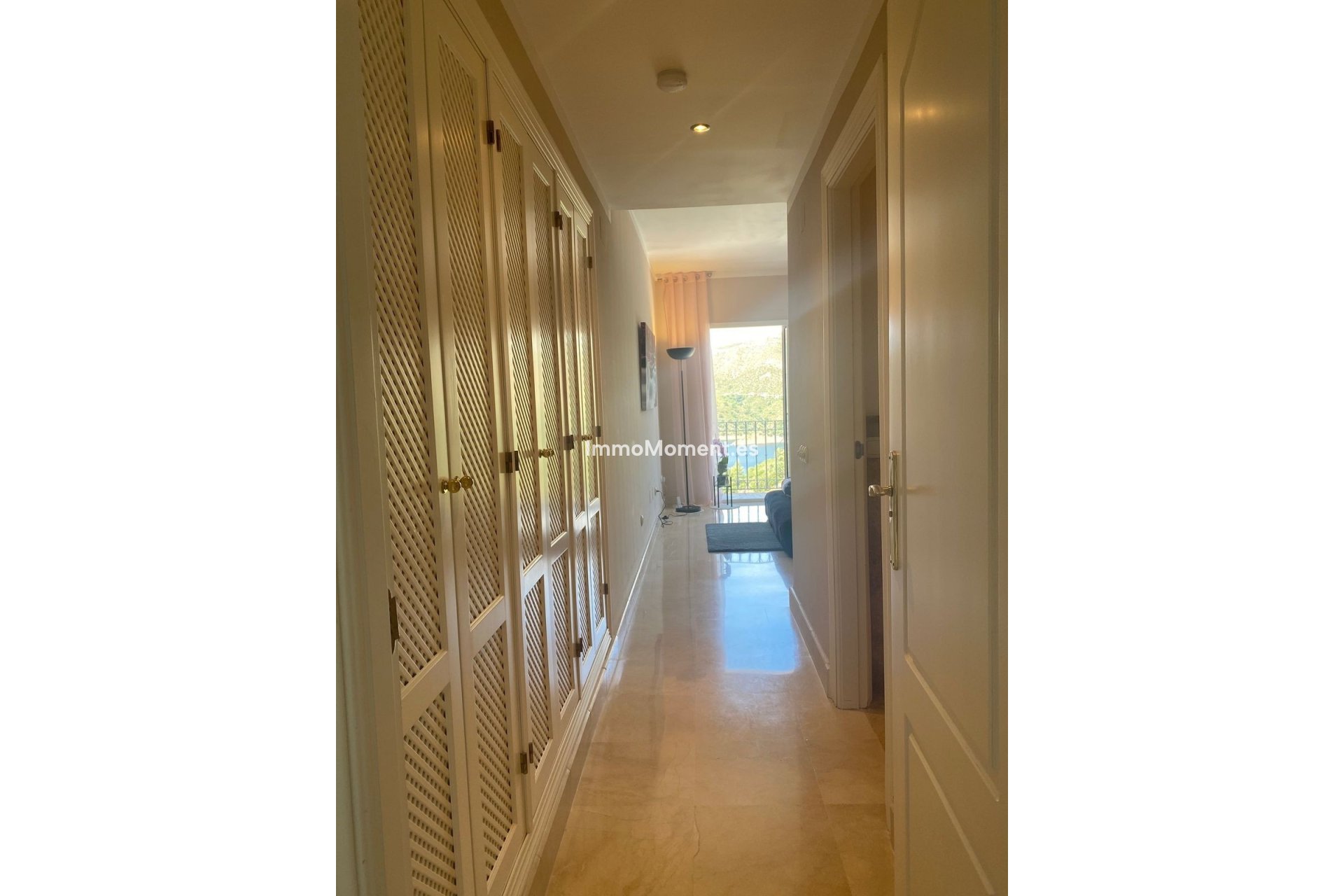 Wiederverkauf - Reihenhaus -   Inländisch - Istán