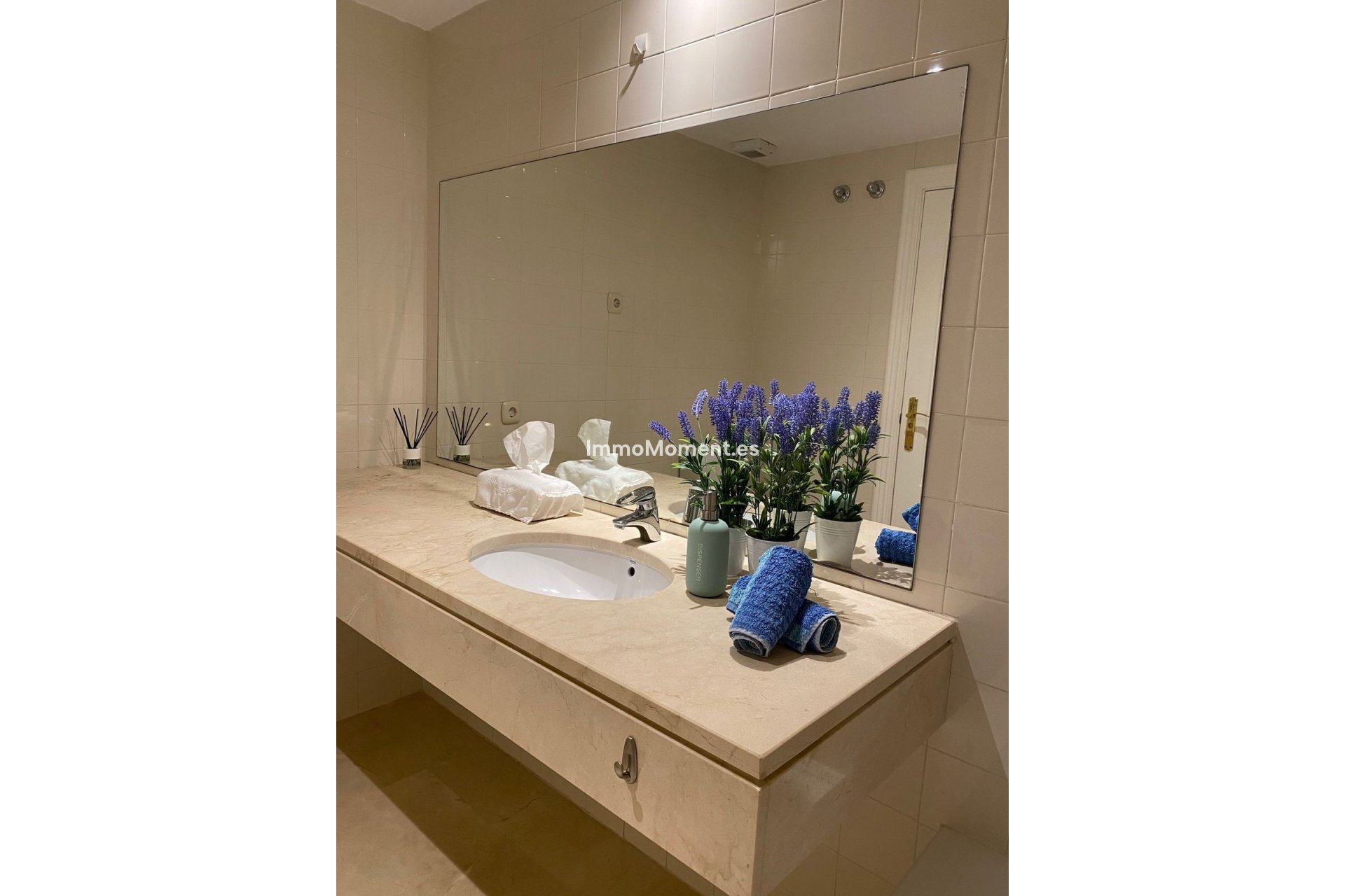 Wiederverkauf - Reihenhaus -   Inländisch - Istán