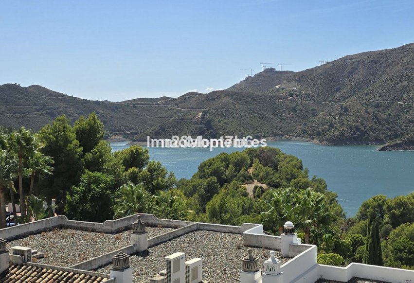 Wiederverkauf - Reihenhaus -   Inländisch - Istán