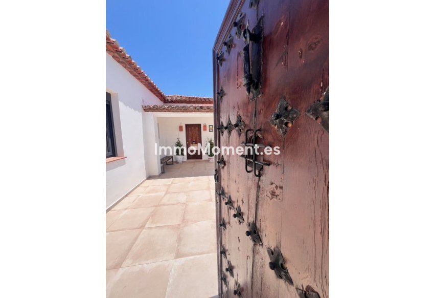 Wiederverkauf - Villa - Estepona  - New Golden Mile