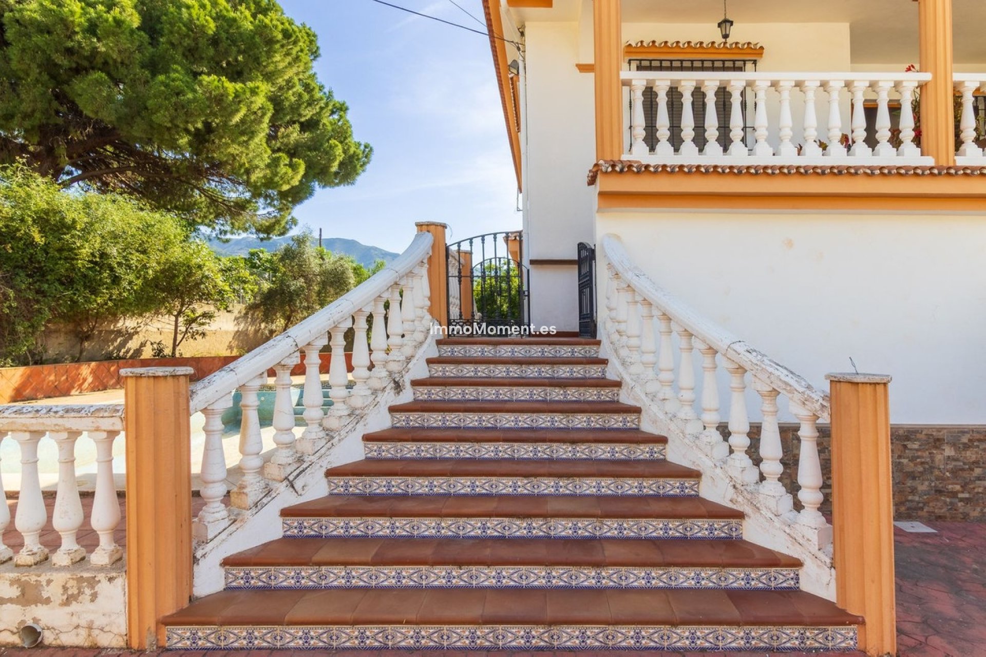 Wiederverkauf - Villa -   Inländisch - Alhaurín de la Torre