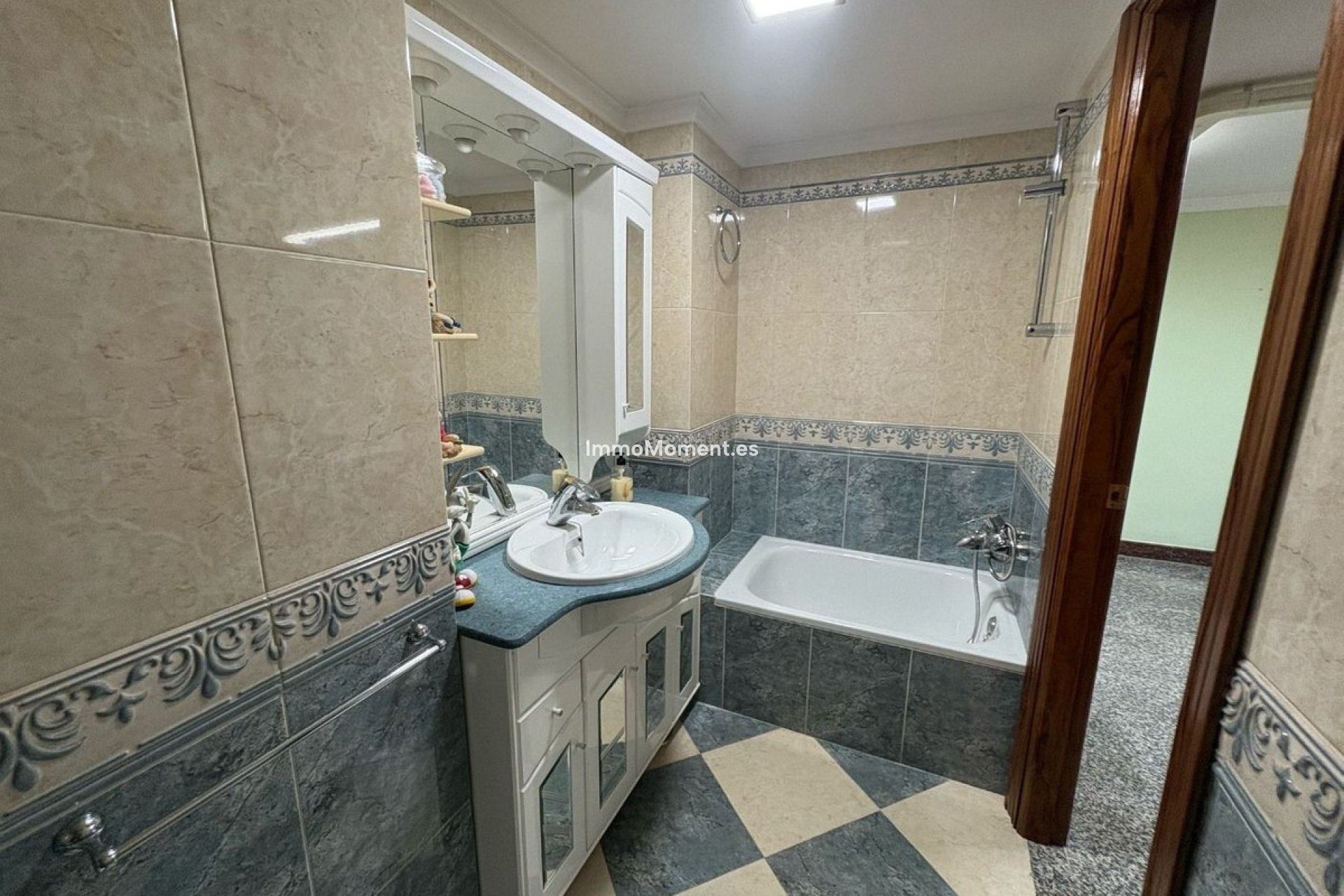 Wiederverkauf - Villa -   Inländisch - Alhaurín de la Torre