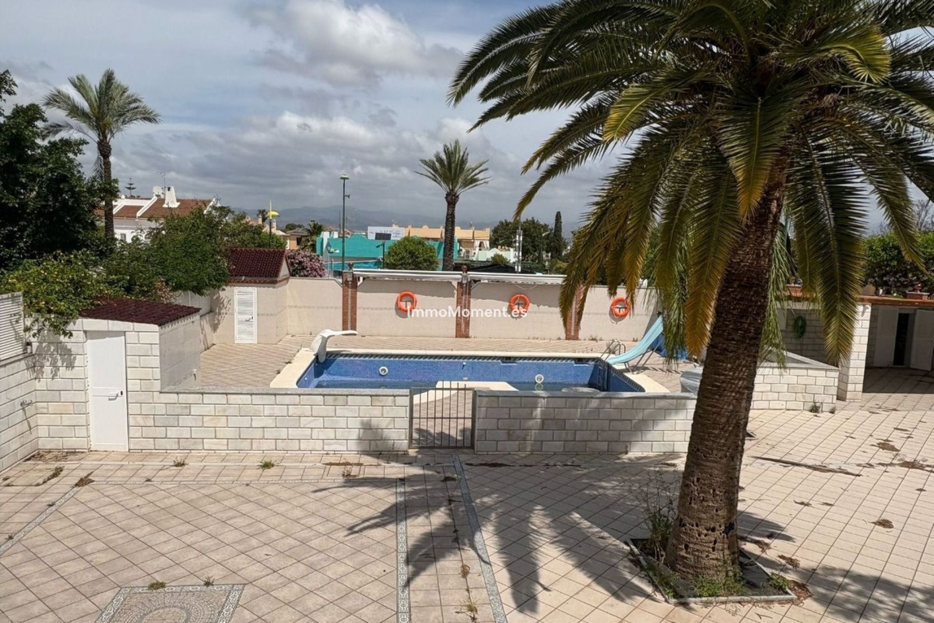 Wiederverkauf - Villa -   Inländisch - Alhaurín de la Torre