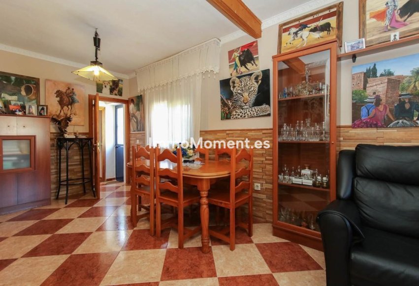 Wiederverkauf - Villa -   Inländisch - Alhaurín de la Torre