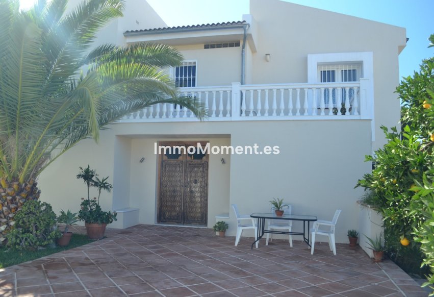 Wiederverkauf - Villa -   Inländisch - Alhaurín de la Torre