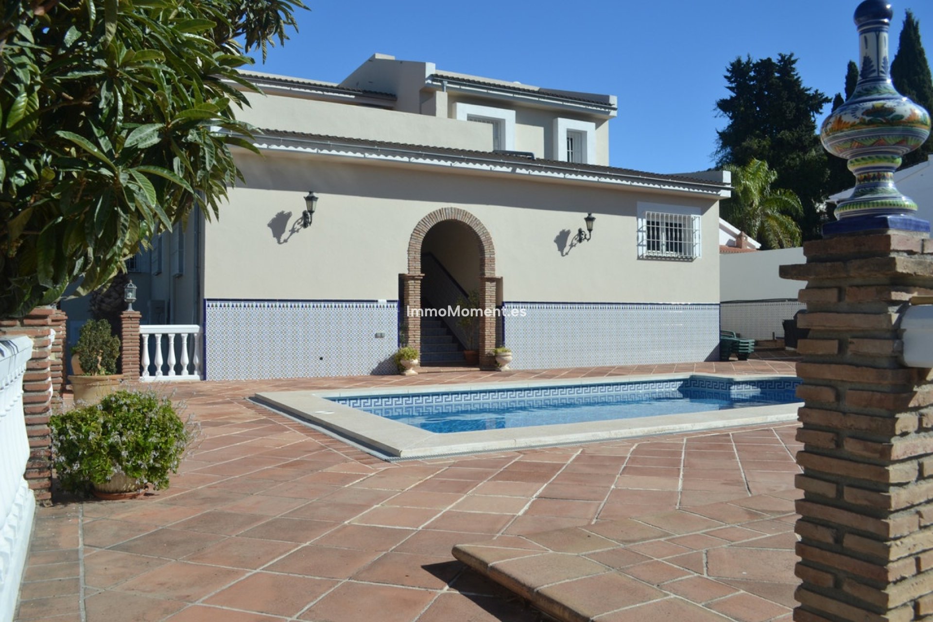 Wiederverkauf - Villa -   Inländisch - Alhaurín de la Torre