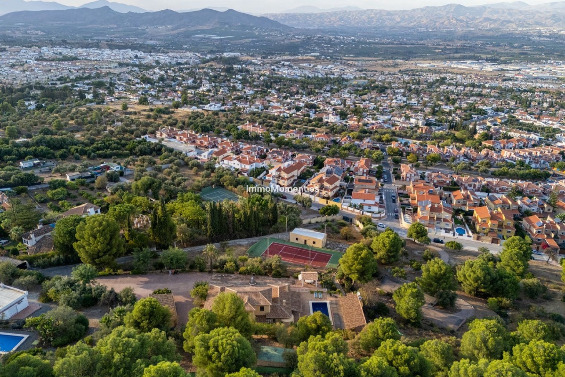 Wiederverkauf - Villa -   Inländisch - Alhaurín de la Torre