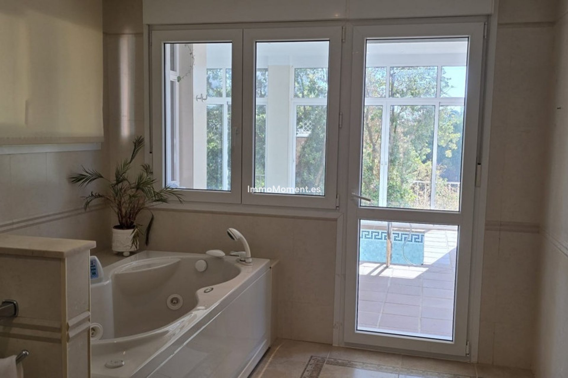 Wiederverkauf - Villa -   Inländisch - Alhaurín de la Torre