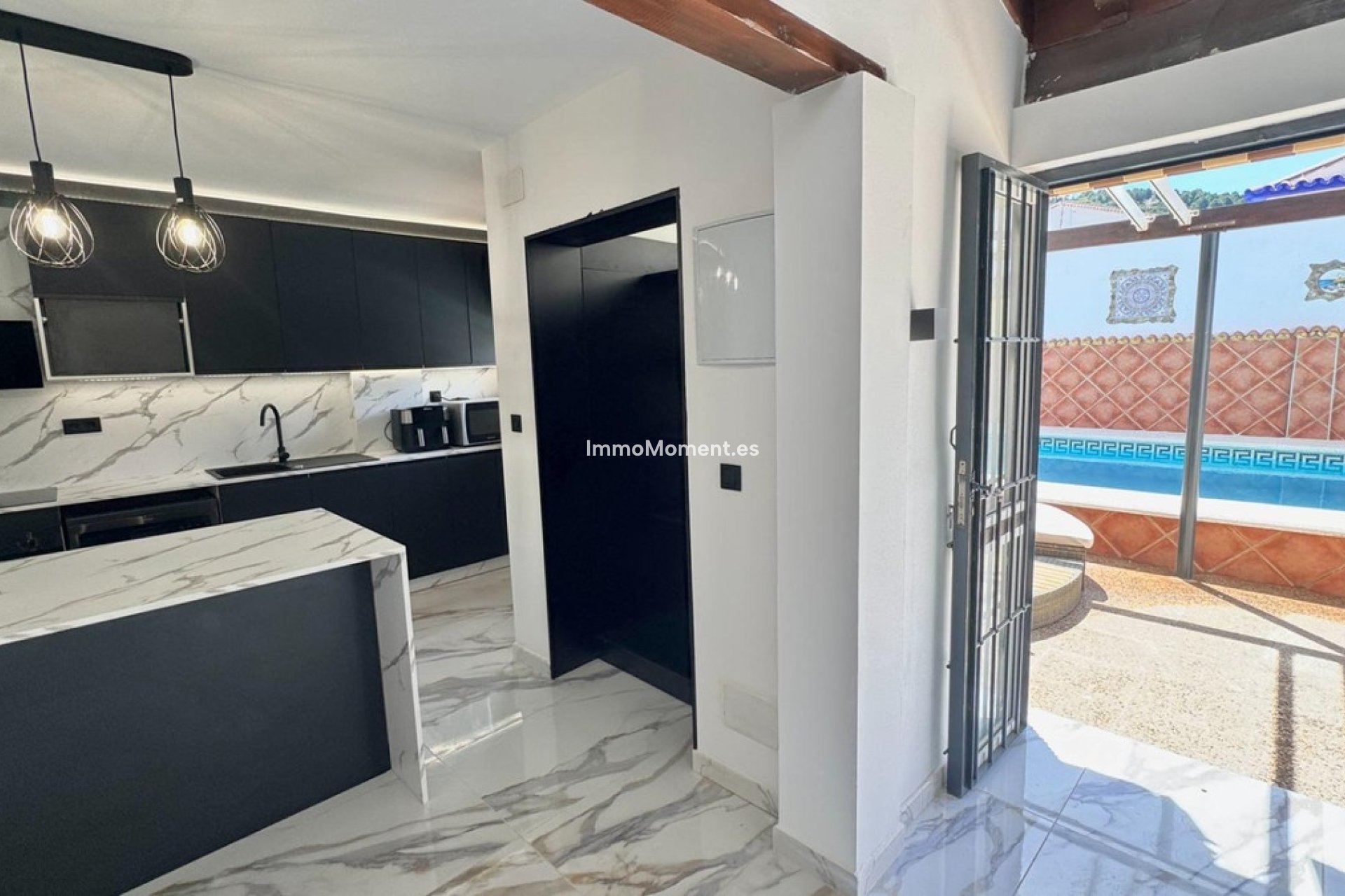 Wiederverkauf - Villa -   Inländisch - Alhaurín de la Torre