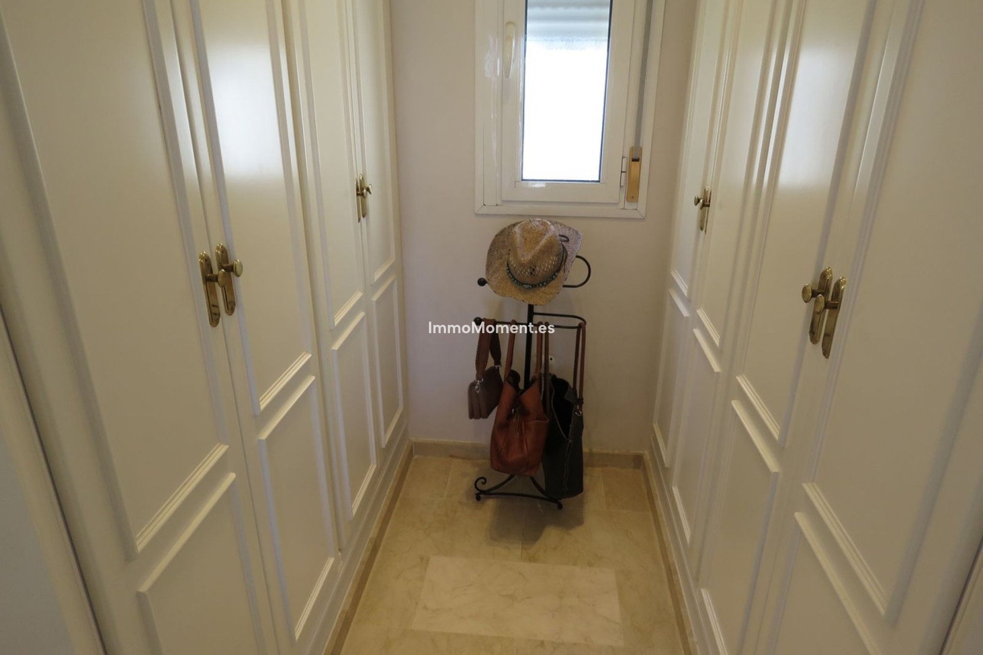 Wiederverkauf - Villa -   Inländisch - Alhaurín el Grande Centro