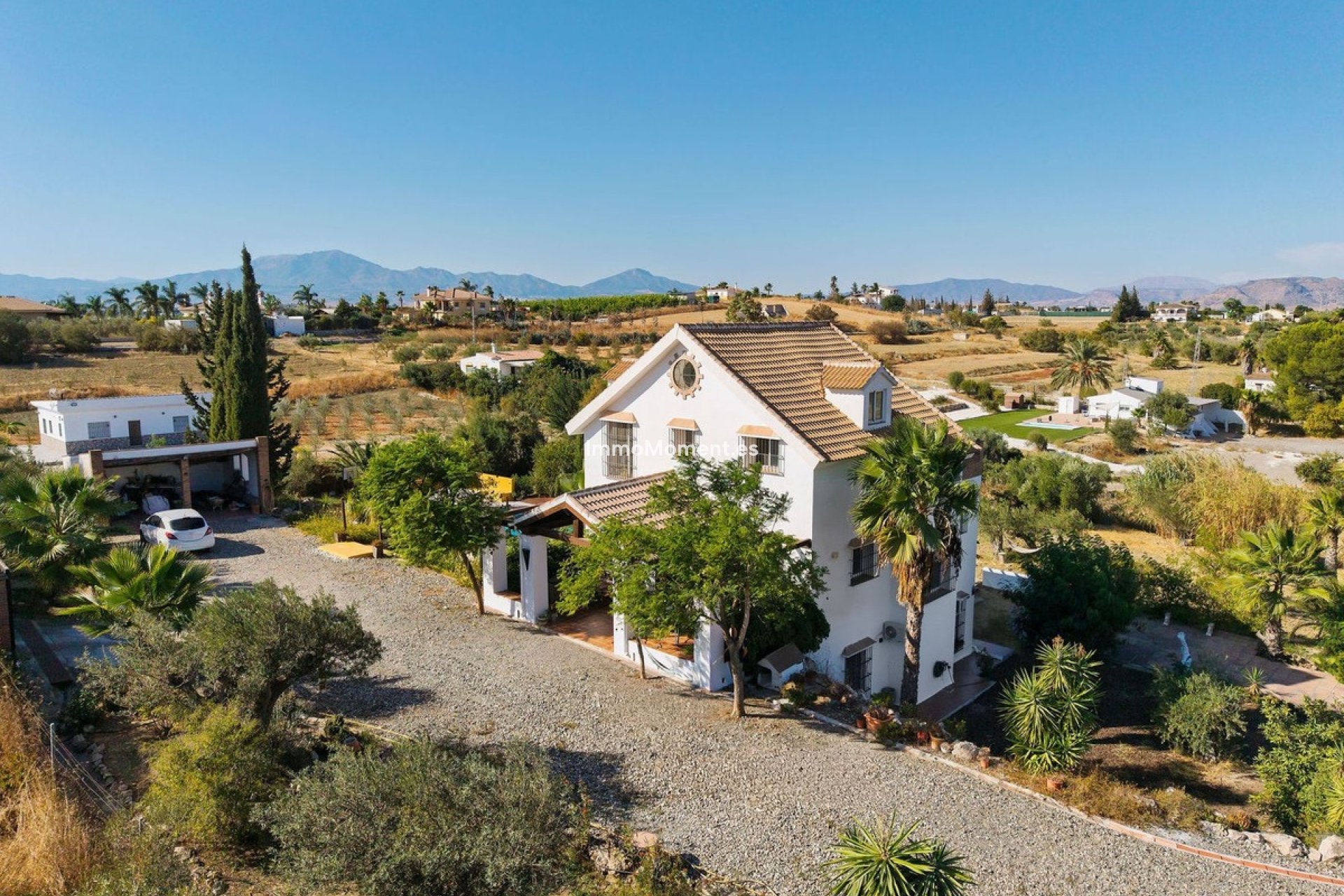 Wiederverkauf - Villa -   Inländisch - Alhaurín el Grande Centro