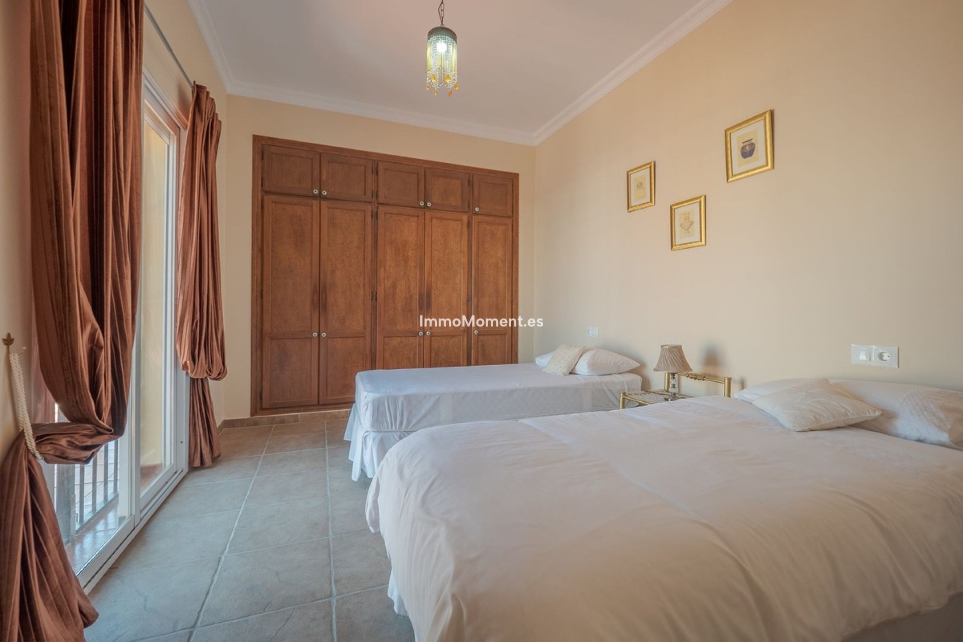 Wiederverkauf - Villa -   Inländisch - Alhaurín el Grande Centro